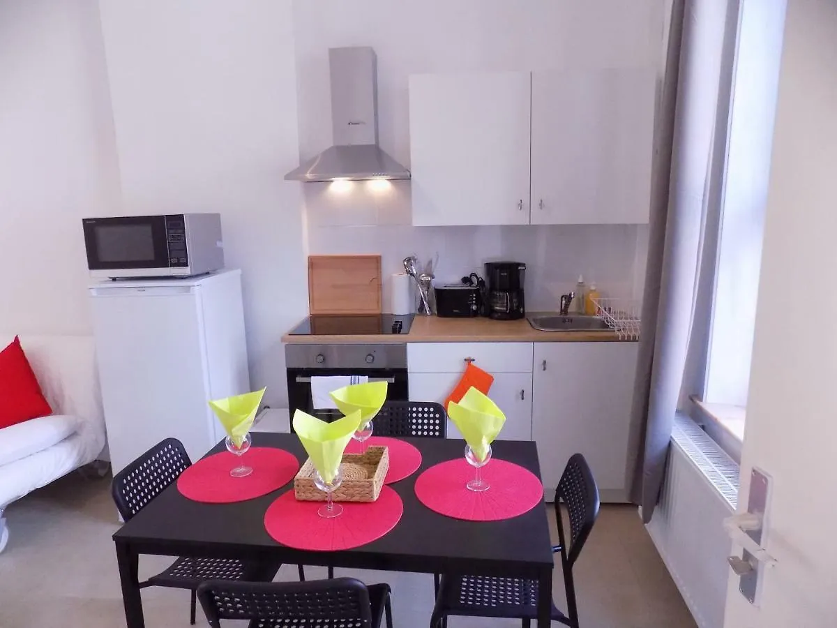 Apartment La Lodelinsartoise - Meuble De Vacances 3 Cles Charleroi